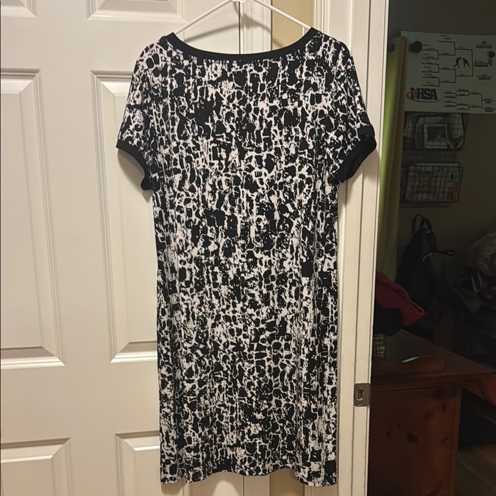 Calvin Klein Black and White Sheath Dress with Raglan Sleeves - Picture 5 of 5